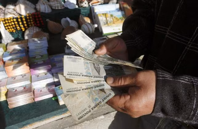 Ruble trở thành đồng tiền chính tại Lugansk ảnh 1