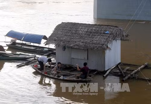 Bè cá vướng dây điện, 2 người thương vong ảnh 1