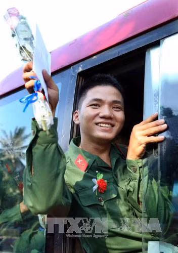 Hình ảnh xúc động trong lễ giao, nhận quân đợt 2 ảnh 4