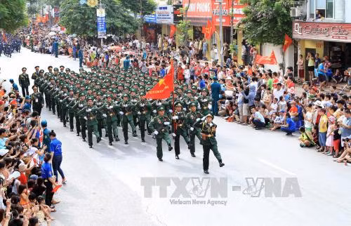 Toàn cảnh các lực lượng diễu binh trên đường phố Hà Nội ảnh 8