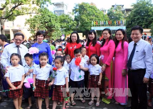 Tưng bừng lễ khai giảng tại nhiều nơi ảnh 2