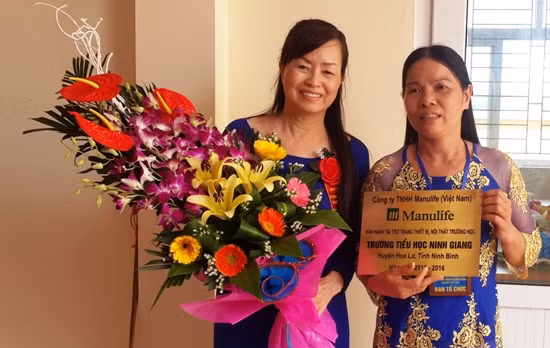 Manulife Việt Nam tài trợ trang thiết bị giáo dục tại Trường Tiểu học Ninh Giang ảnh 2