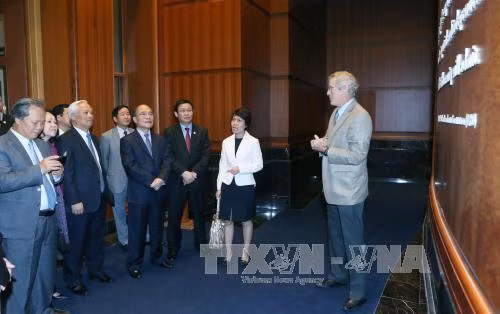 Chủ tịch Quốc hội thăm Tòa Nhà thị chính cũ Bang Massachusetts ảnh 2