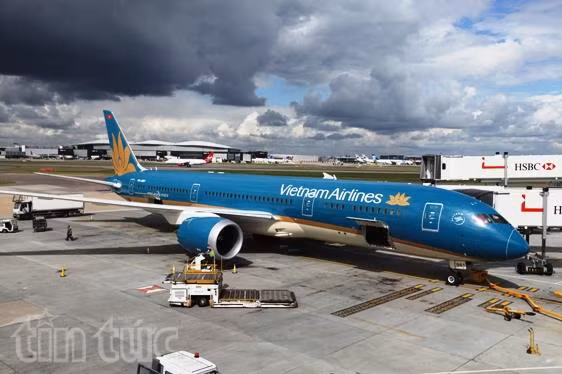 Vietnam Airlines chào đón máy bay B787-9 Dreamliner tới Heathrow ảnh 1