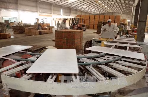 Thế giới ấn tượng với thành tựu kinh tế Việt Nam thời kỳ Đổi mới ảnh 1