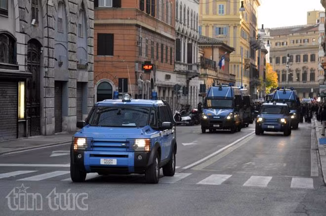 Hàng chục nghìn người Italy biểu tình phản đối cải cách hiến pháp ảnh 4