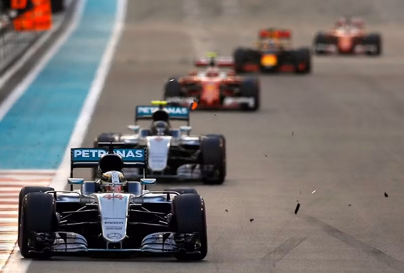 Mặc Lewis Hamilton cán đích, Nico Rosberg vô địch ảnh 2
