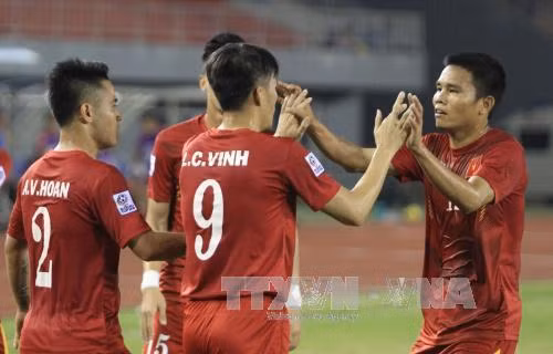 Người hâm mộ nức lòng với vị trí nhất Bảng B của tuyển Việt Nam ảnh 1