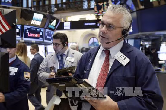 Chỉ số Dow Jones lần đầu vượt ngưỡng 19.000 điểm ảnh 1