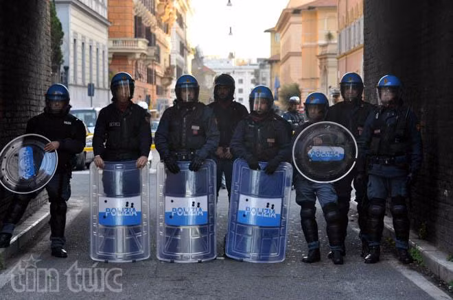 Hàng chục nghìn người Italy biểu tình phản đối cải cách hiến pháp ảnh 6