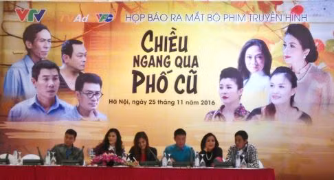 “Chiều ngang qua phố cũ” – bức tranh về người Hà Nội ảnh 1