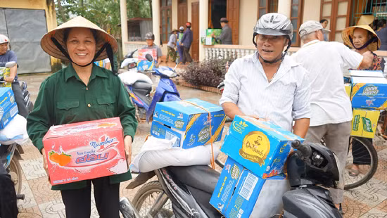 1.500 suất quà đến với người dân vùng lũ Quảng Bình ảnh 2