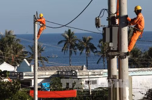  Đóng điện đường dây 110 kV cấp điện cho xã đảo Lại Sơn ảnh 1
