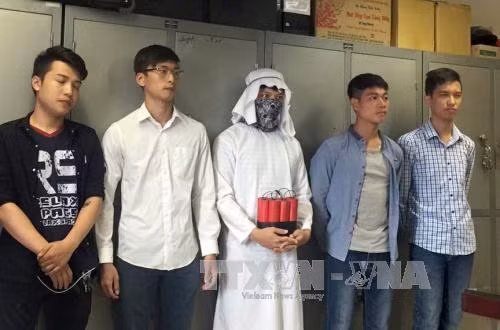 Nhóm phát tán clip “Ra đường đốt bom” sẽ bị xử lý nghiêm ảnh 1
