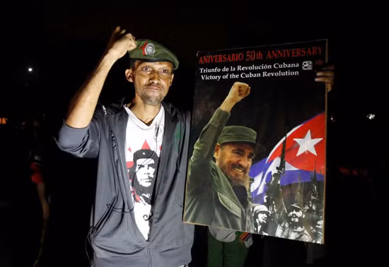 Người dân Mỹ Latinh bật khóc tiếc thương Lãnh tụ Cuba Fidel Castro ảnh 3