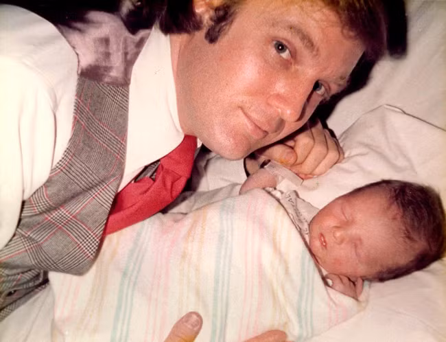 Góc “dịu dàng” trong quá khứ của ông Trump ảnh 9