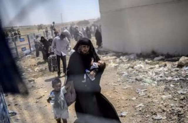 Gần 1 triệu người mắc kẹt trong các vùng chiến sự ở Syria ảnh 1