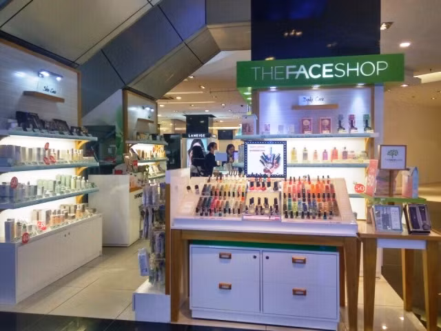 Mua sắm Black Friday: Nơi đông đúc, chỗ đìu hiu ảnh 7