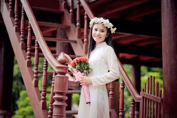 Cô bé mồ côi cha được tuyển thẳng vào đại học ảnh 1