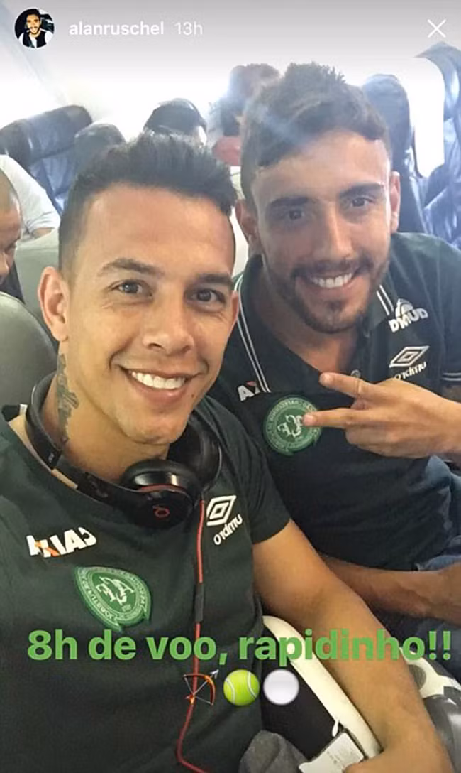 Nhói lòng hình ảnh cầu thủ Brazil trước khi lên chuyến bay xấu số ảnh 3