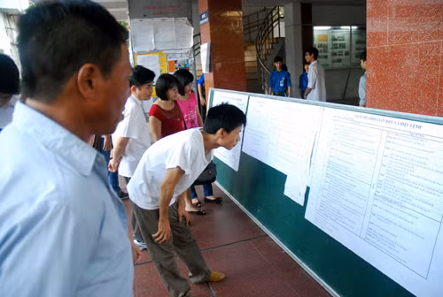 Không khí buổi thi đầu tiên ảnh 7