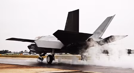 Mỹ đình bay toàn bộ đội F-35 để điều tra sự cố động cơ ảnh 1