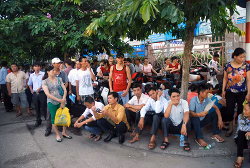 Không khí buổi thi đầu tiên ảnh 13