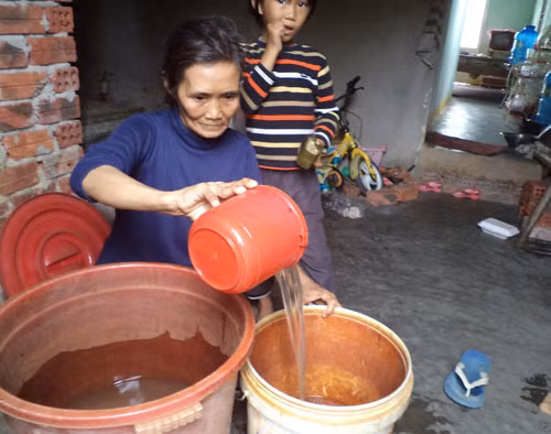 Dân khổ vì bị tái định cư giữa... sa mạc ảnh 1