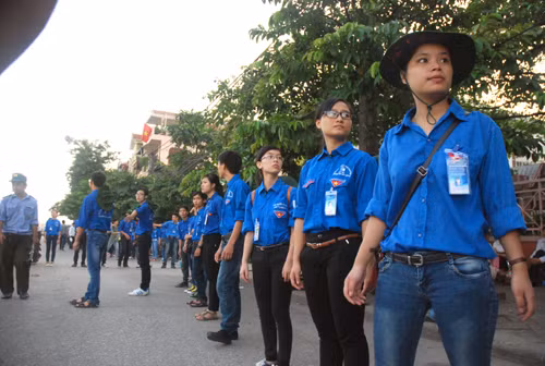 Không khí buổi thi đầu tiên ảnh 2