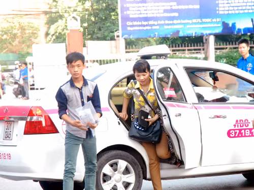 Không khí buổi thi đầu tiên ảnh 3