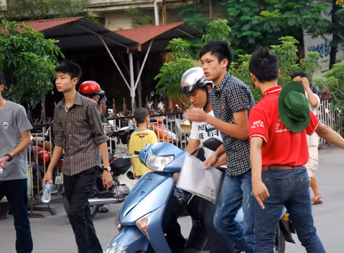 Không khí buổi thi đầu tiên ảnh 5