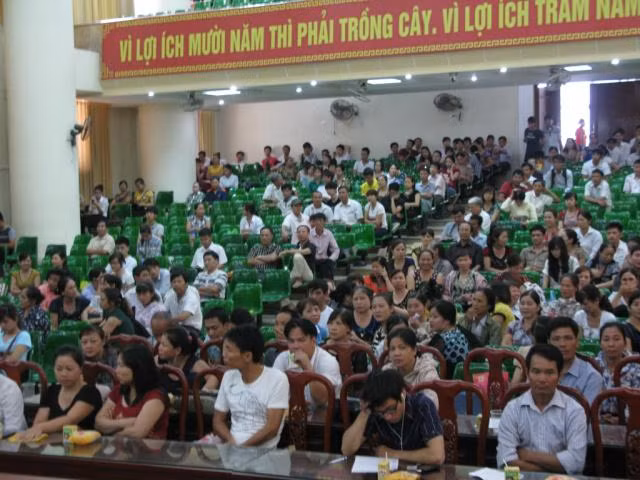 Ngồi điều hoà chờ con đi thi ảnh 1