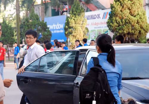 Không khí buổi thi đầu tiên ảnh 4