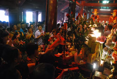 Thí sinh nườm nượp đổ về Văn Miếu cầu may ảnh 7