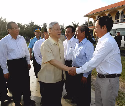 Khích lệ ý chí bám biển của bà con ngư dân ảnh 1