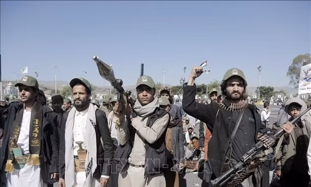 Lực lượng ủng hộ các tay súng Houthi tại thủ đô Sanaa, Yemen ngày 10/10/2025. Ảnh: THX/TTXVN