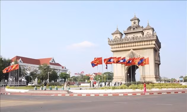 Patouxay (Khải Hoàn Môn) ở trung tâm thủ đô Viêng Chăn. Ảnh: Xuân Tú - PV TTXVN tại Lào