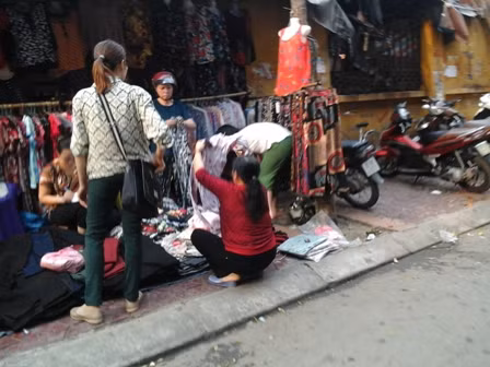 Loạn lấn chiếm vỉa hè tại Hà Nội ảnh 2