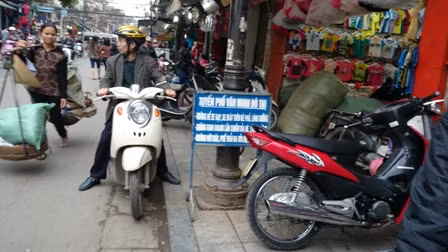 Loạn lấn chiếm vỉa hè tại Hà Nội ảnh 11