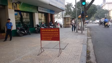 Loạn lấn chiếm vỉa hè tại Hà Nội ảnh 14