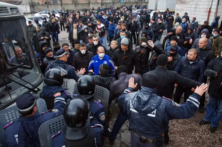 Nga kêu gọi Mỹ ngăn chặn sử dụng vũ lực ở Ukraine ảnh 1
