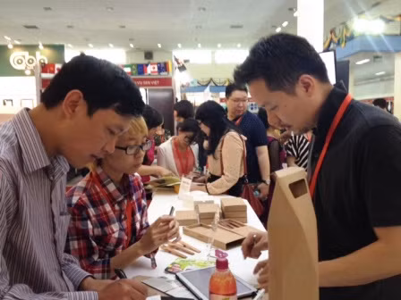 Hàng ngàn khách tham quan Vietnam Expo 2014 ảnh 4
