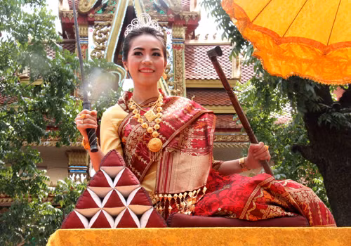 Người Lào vui Tết cổ truyền Bunpimay ảnh 3