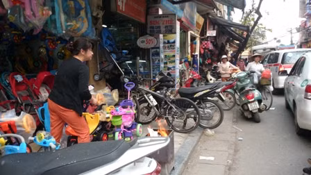 Loạn lấn chiếm vỉa hè tại Hà Nội ảnh 12