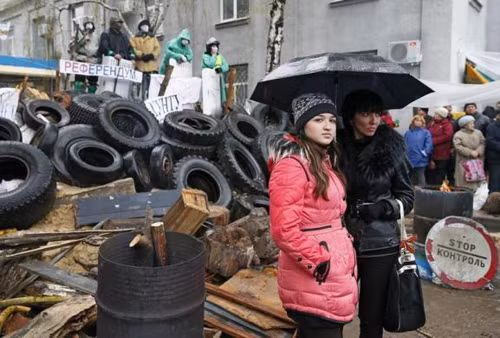 Mỹ ký cam kết cho Ukraine vay 1 tỷ USD ảnh 1