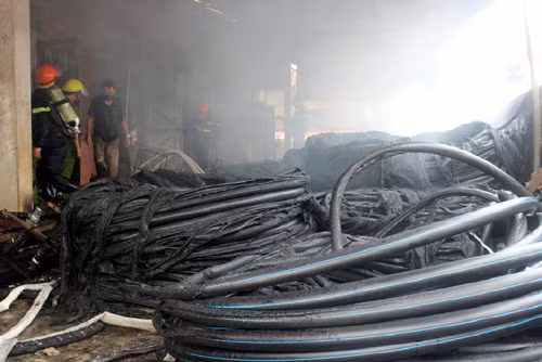 Cháy kho vật tư nhà máy nước ảnh 1