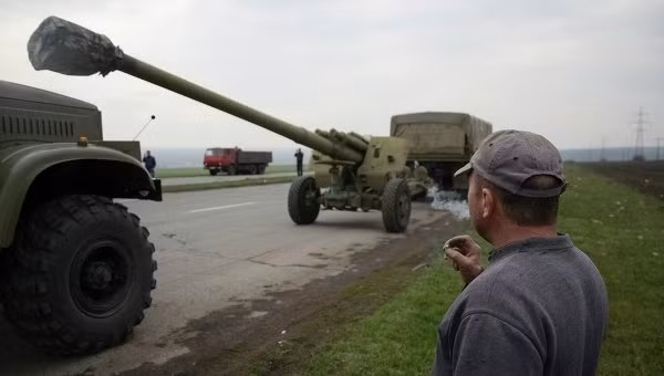Quân đội Ukraine tấn công tái chiếm sân bay miền đông ảnh 2