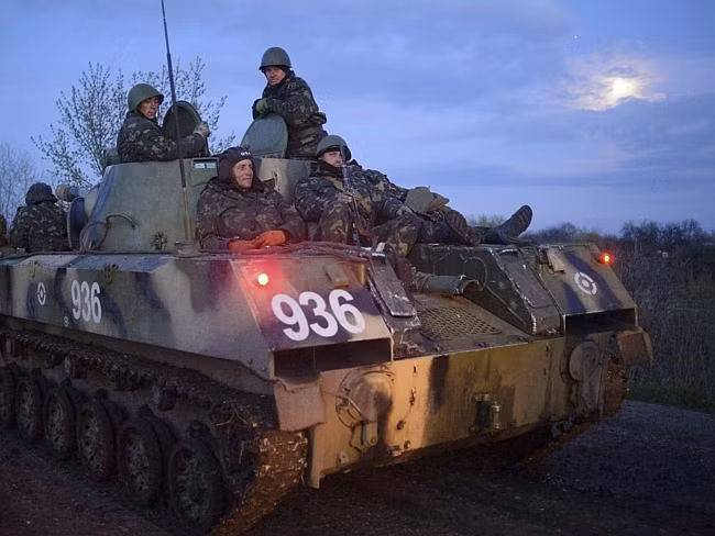 Xe tăng hạng nặng Ukraine rầm rập bao vây Slavyansk ảnh 2