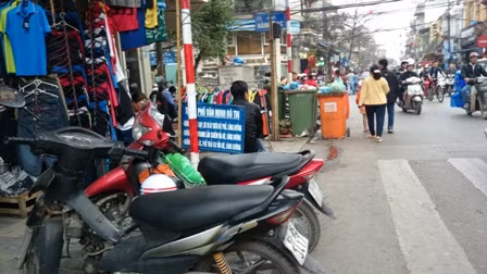 Loạn lấn chiếm vỉa hè tại Hà Nội ảnh 10