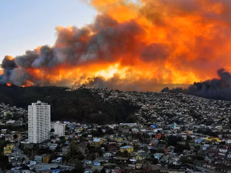 Chile: Hỏa hoạn thiêu rụi 500 ngôi nhà, ngàn người sơ tán ảnh 1